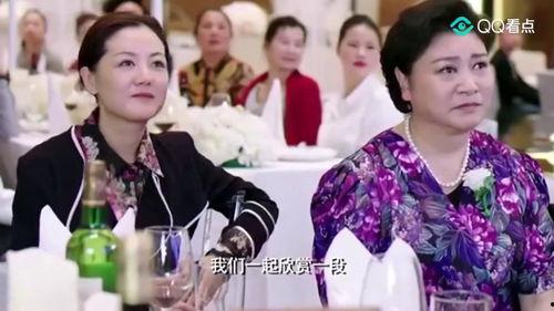 农村人吃瓜看戏视频播放,瓜田戏台，共享欢乐时光